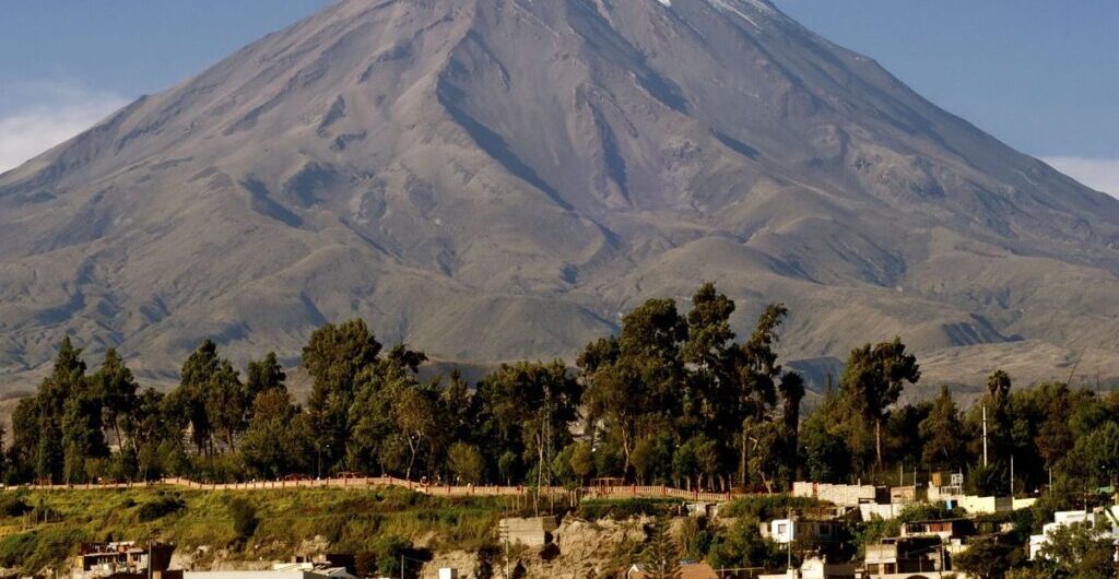 Descubre el Volcán Misti y su Magia Turística