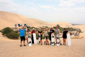 Sandboarding en Huacachina Vive la Aventura en las Dunas de Perú