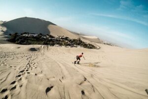Sandboarding en Huacachina Vive la Aventura en las Dunas de Perú