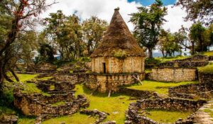 Fortaleza de Kuelap: La Joya Secreta de los Andes que Cambiará tu Forma de Viajar