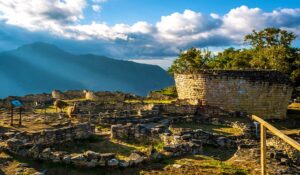 Fortaleza de Kuelap: La Joya Secreta de los Andes que Cambiará tu Forma de Viajar