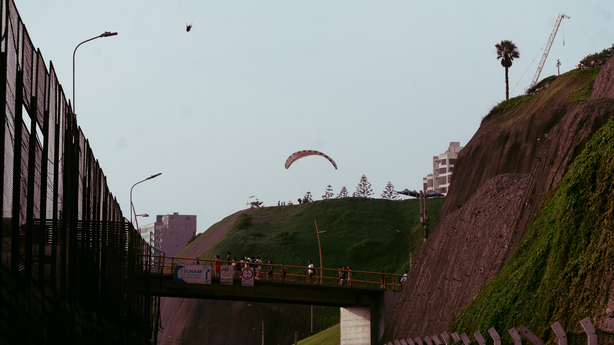 Publicidad Aérea en Parapente Por La Costa Verde de Lima, Perú