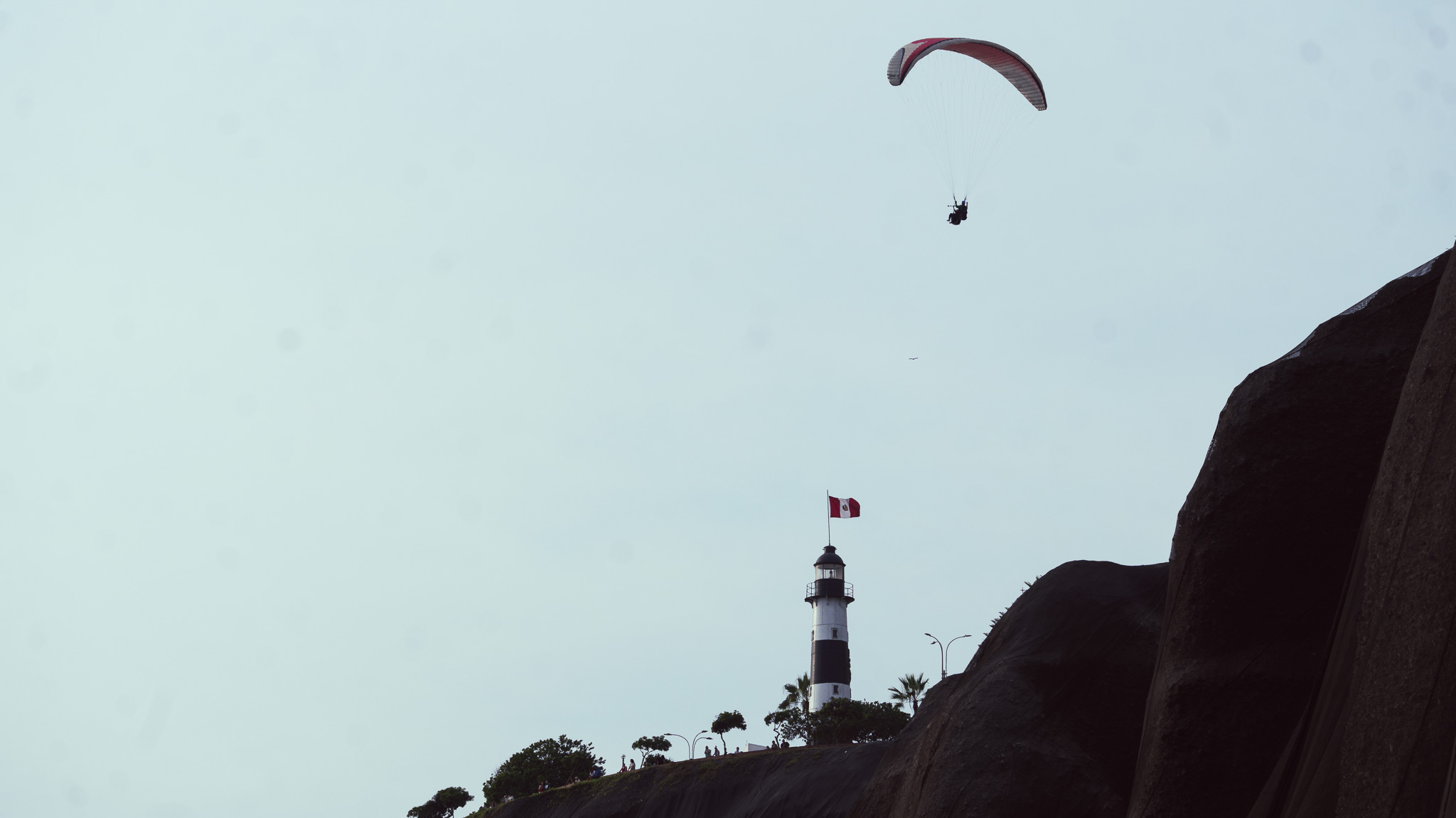 Publicidad Aérea en Parapente Por La Costa Verde de Lima, Perú