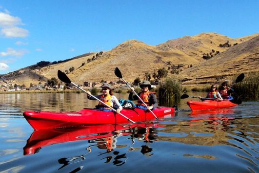 پونو، پیرو میں ٹائٹیکا جھیل پر کیاک کرایہ پر لینا اور ٹور