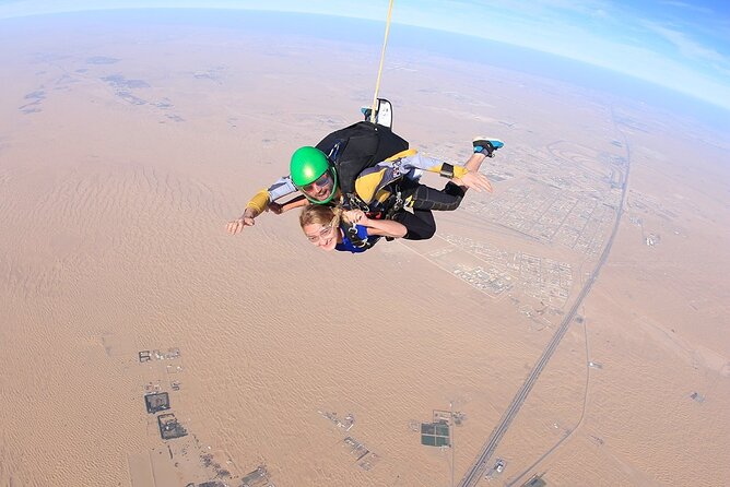Experiencia de Salto Tandem Paracaidismo en La Bahia de Paracas, Perú