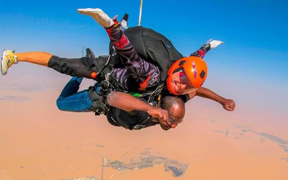 Experiencia de Salto Tandem Paracaidismo en La Bahia de Paracas, Perú
