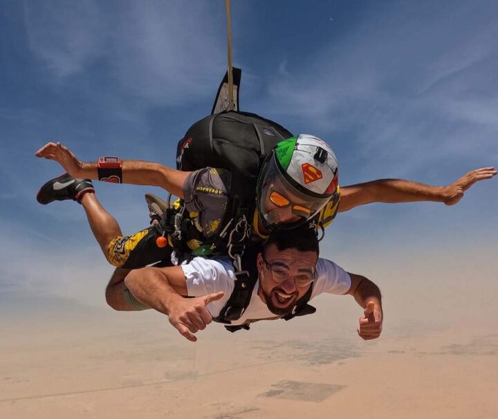 Experiencia de Salto Tandem Paracaidismo en La Bahia de Paracas, Perú