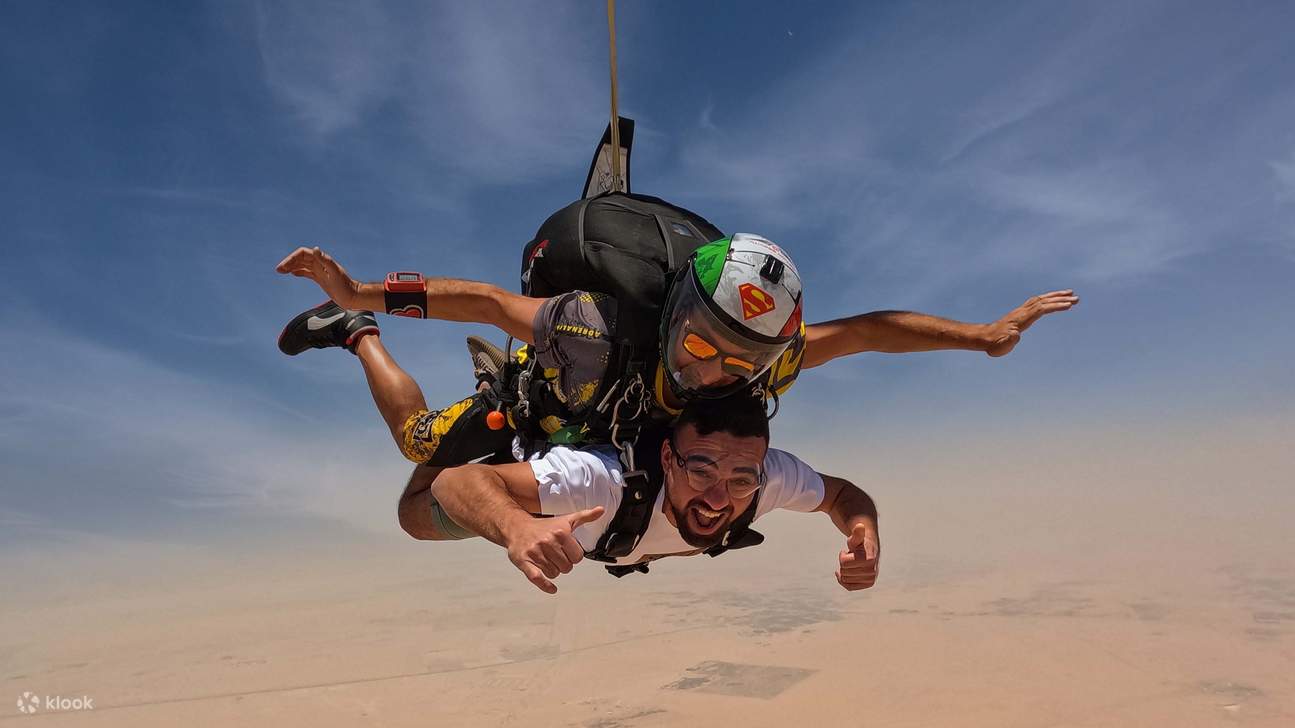 Experiencia de Salto Tandem Paracaidismo en La Bahia de Paracas, Perú
