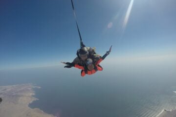 Salto Tandem en Paracaidismo desde San Bartolo, Lima – Perú