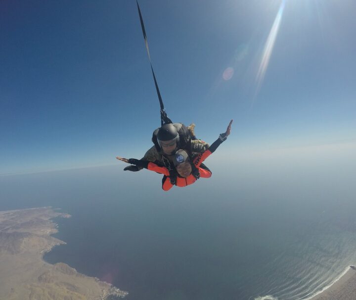 Salto Tandem en Paracaidismo desde San Bartolo, Lima – Perú