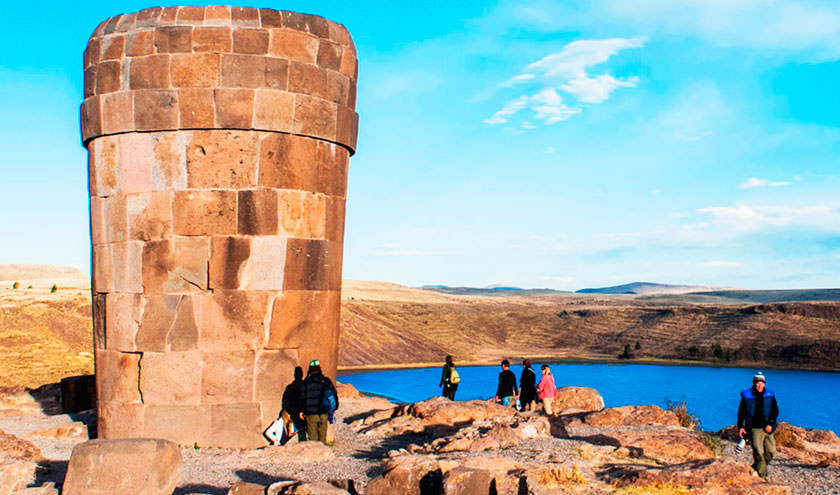 Tour al Santuario Arqueológico Chullpas de Sillustani en Puno, Perú
