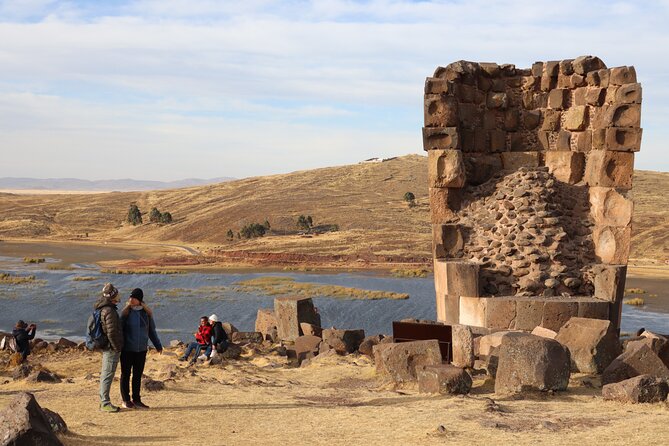 Tour al Santuario Arqueológico Chullpas de Sillustani en Puno, Perú