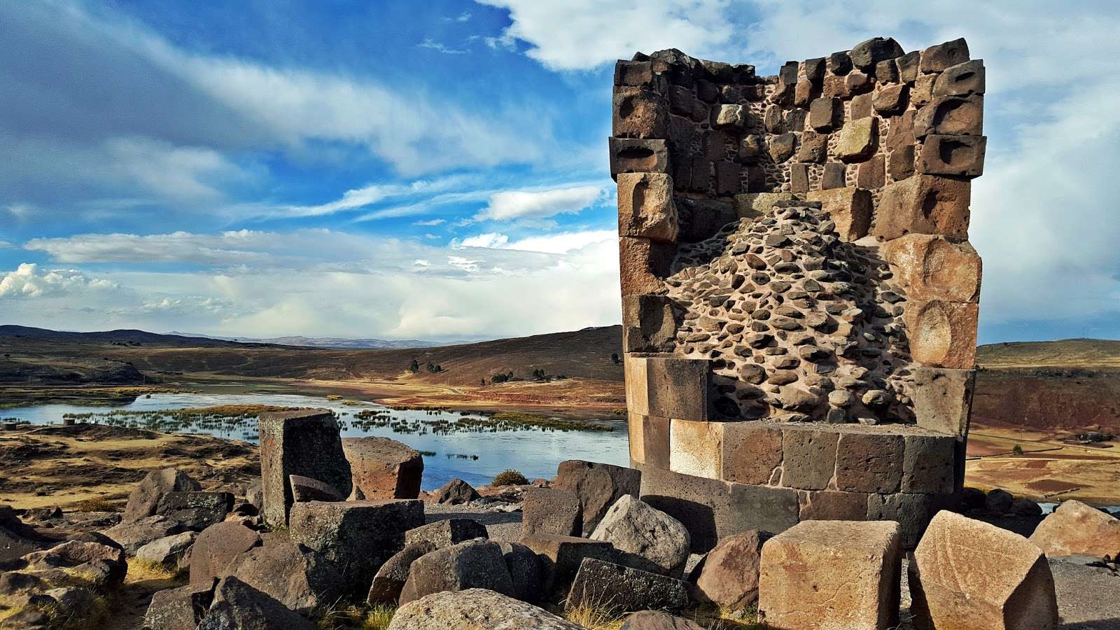 Tour al Santuario Arqueológico Chullpas de Sillustani en Puno, Perú