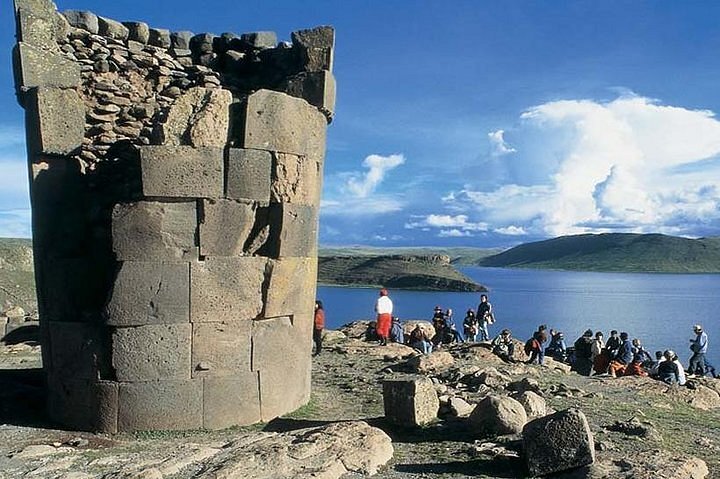 Tour al Santuario Arqueológico Chullpas de Sillustani en Puno, Perú
