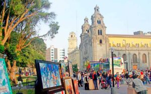 Kultura i Zwyczaje w Sercu Parque Kennedy Miraflores