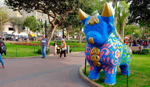 Kultura i Zwyczaje w Sercu Parque Kennedy Miraflores