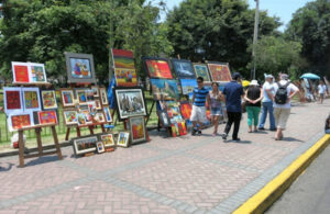 Kultura i Zwyczaje w Sercu Parque Kennedy Miraflores