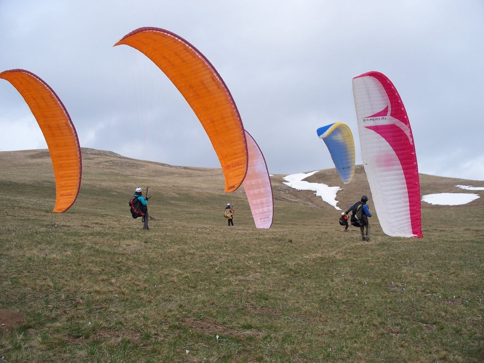 Curso de parapente Nivel Básico: Tus Primeros Pasos para Volar