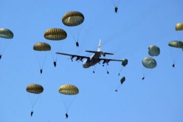 Introducción al Curso Básico de Paracaidismo Militar Perú